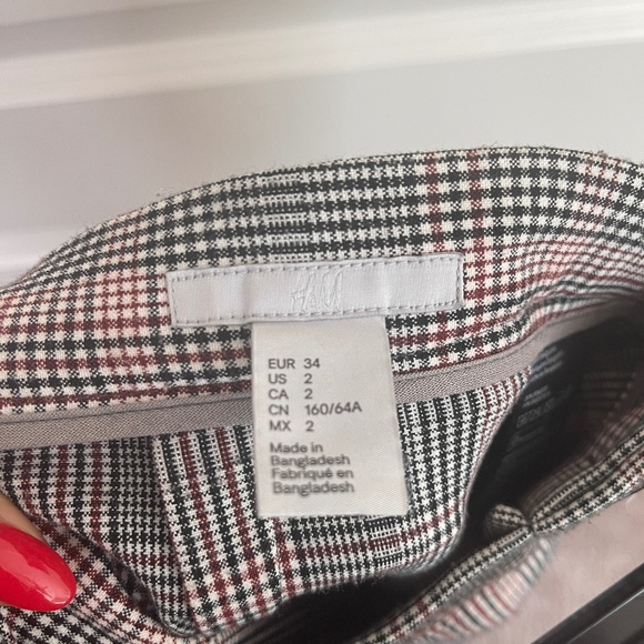 H&M Knee-length Houndstooth Skirt in Size 2 - Picture 6 of 6